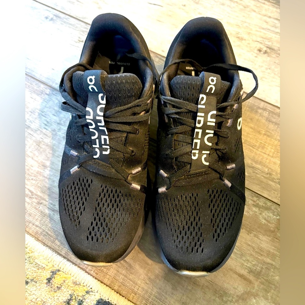 On cloud women’s size 10